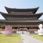 島の南の大きなお寺です