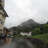 左がこのホテル、奥がノイシュバンシュタイン城