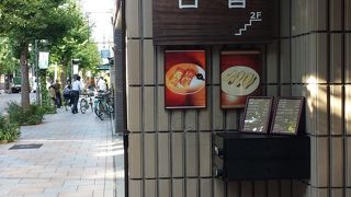 静かに過ごせる大人のカフェ