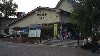 陶器がたくさんあります