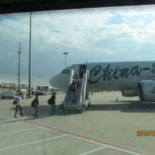 空港へは余裕を持って行きましょう。