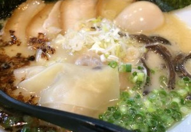 濃厚な鶏白湯スープが美味しい