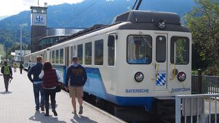 ロープウェイと乗り継いで山頂へ