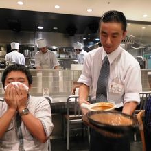 フカヒレ料理が運ばれてきた。