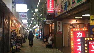 アーケード街には屋根があります