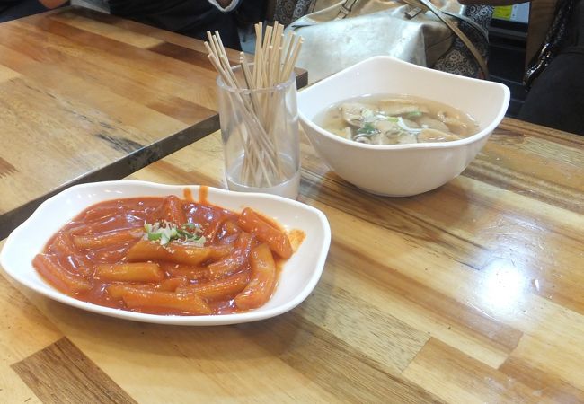 「コネスト」スタッフと行くディープツアーで訪れました。トッポギ、オデン美味しいです。