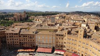 広場近くに荷物預けあり