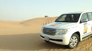 4WDで砂漠を走る