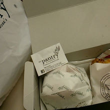 持ち帰りもできて、箱に入れてくれます