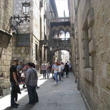 狭い路地も絵になります