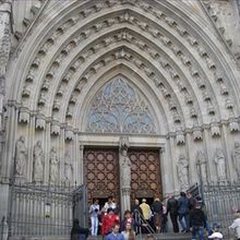 入り口は狭いです