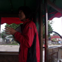 車内ではスタッフの方が色々な案内をして下さいます