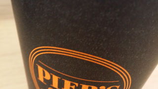 朝からおしゃれなカフェでコーヒーテイクアウト