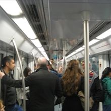 スリが多いですが普通の人も乗ってます