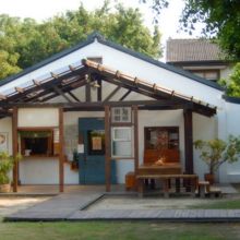 敷地内にカフェがあります