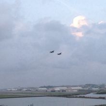 戦闘機2機同時発進。スクランブル？