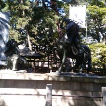 武田信玄、上杉謙信像