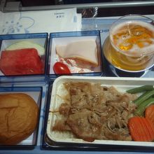 復路　ビーフを選びました　ビールと共に