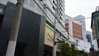 ヌー茶屋町の隣