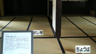 中庭に忠敬の銅像などもあり