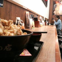 溢れんばかりのお肉が盛られたボリュームです。