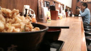 「すた丼」や「生姜丼」など食欲をそそる丼メニューが豊富