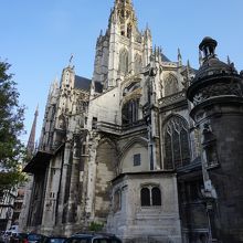 サン マクルー教会・後面