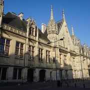 【ルーアン】 裁判所は、宮殿みたいな建物！