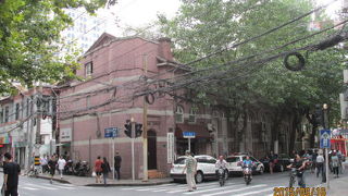 日本租界時代は繁華街、現在は美食街、南は再開発と変化に富んでいます。