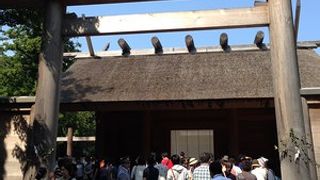 稲・食料の神様をお祀りしています。