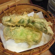 ものすごく大きくて太いアスパラ！長いので半分にカット！