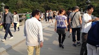 内宮の参道の橋。俗世間と神の聖域をつなぐ橋です。