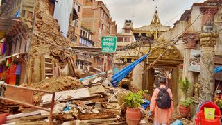 入り口の門が崩落：セトマチェンドラナート寺院