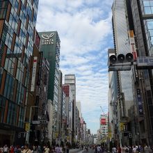 中央通りの歩行者　外国人の方が溢れていました