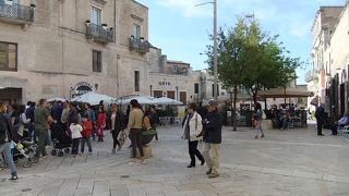 広場のスーパー