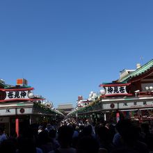 それにしてもものすごい人です　歩くことが困難なくらいです