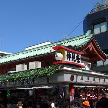 それにしてもものすごい人です　歩くことが困難なくらいです 