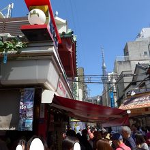 それにしてもものすごい人です　歩くことが困難なくらいです 