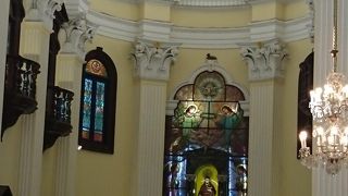 ステンドグラスが美しい教会