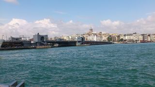 エミノニュ駅近く