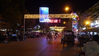 小規模なナイトマーケット