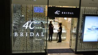 ブライダル専門店