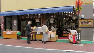 店内から香ばしい香りが漂ってきます