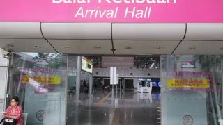 ＫＬＩＡエクスプレス側の改札口は空いています