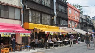 昼間から賑わっています