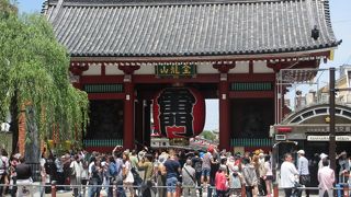 浅草寺総門です