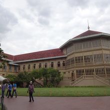 総チーク材の建物