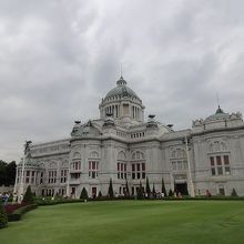 洋風の建物。サンピエトロ聖堂をモデルにしているらしい。