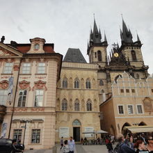 真ん中の建物。石の鐘もちゃんとついていました