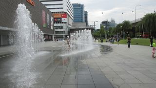 シンガポール最大級の規模を誇るショッピングセンター